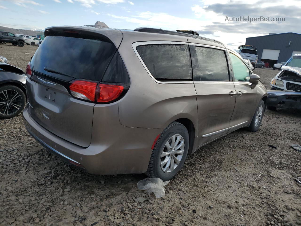 2017 Chrysler Pacifica Touring L Gold vin: 2C4RC1BG2HR788294