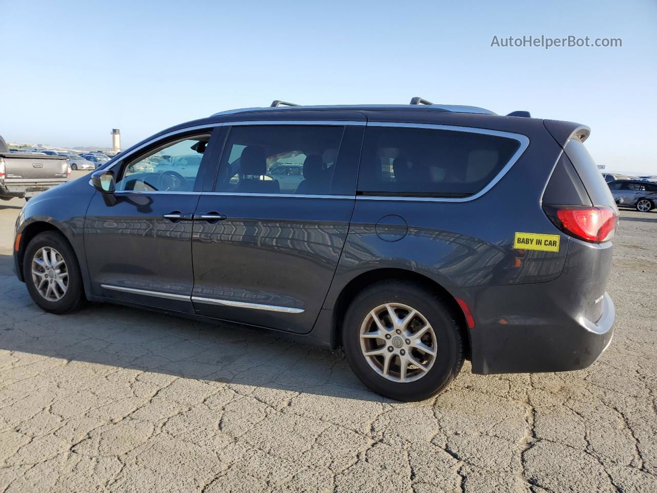 2020 Chrysler Pacifica Touring L Gray vin: 2C4RC1BG2LR268878