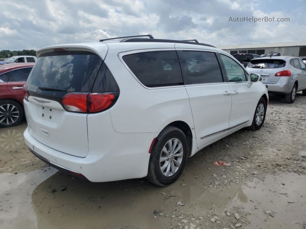 2017 Chrysler Pacifica Touring L White vin: 2C4RC1BG3HR523626