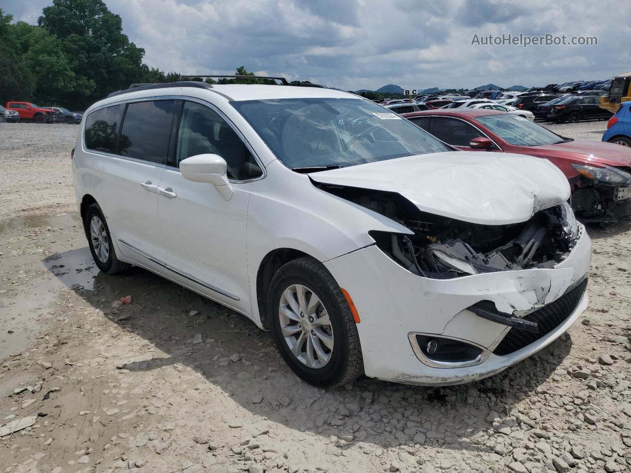 2017 Chrysler Pacifica Touring L White vin: 2C4RC1BG3HR523626