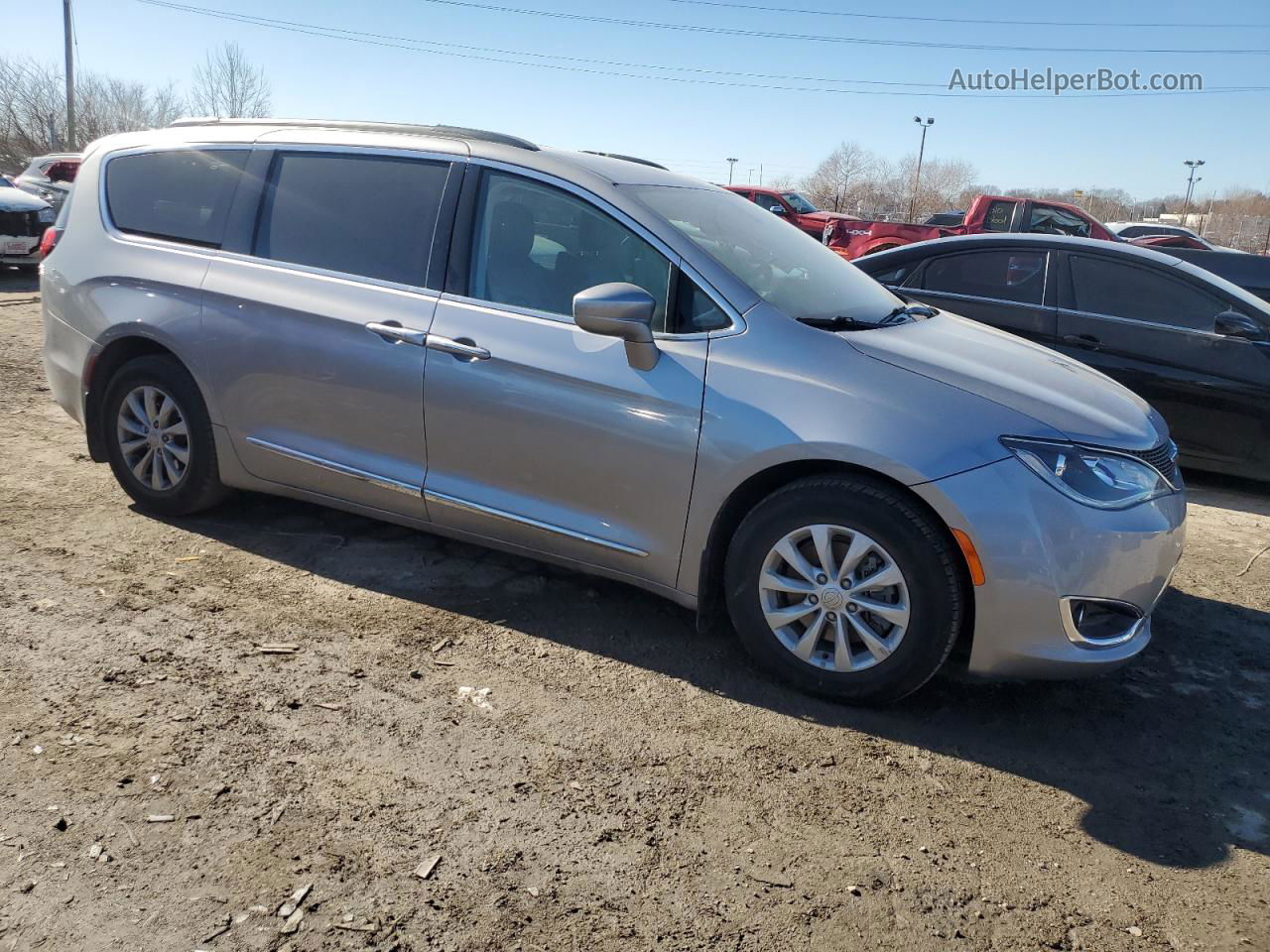 2017 Chrysler Pacifica Touring L Silver vin: 2C4RC1BG3HR539230