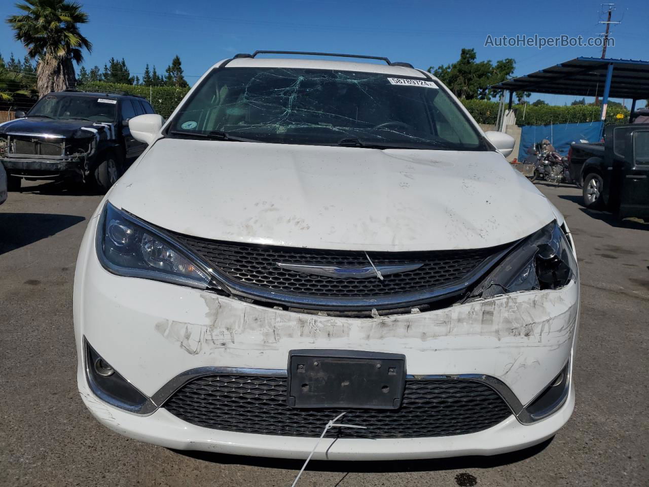 2017 Chrysler Pacifica Touring L White vin: 2C4RC1BG3HR587844