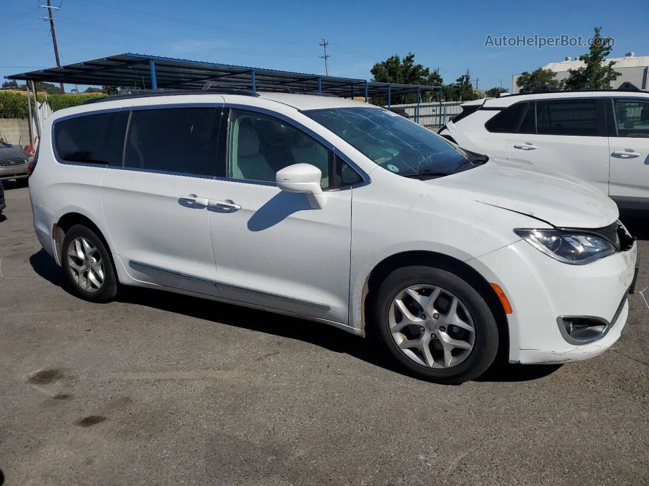 2017 Chrysler Pacifica Touring L White vin: 2C4RC1BG3HR587844