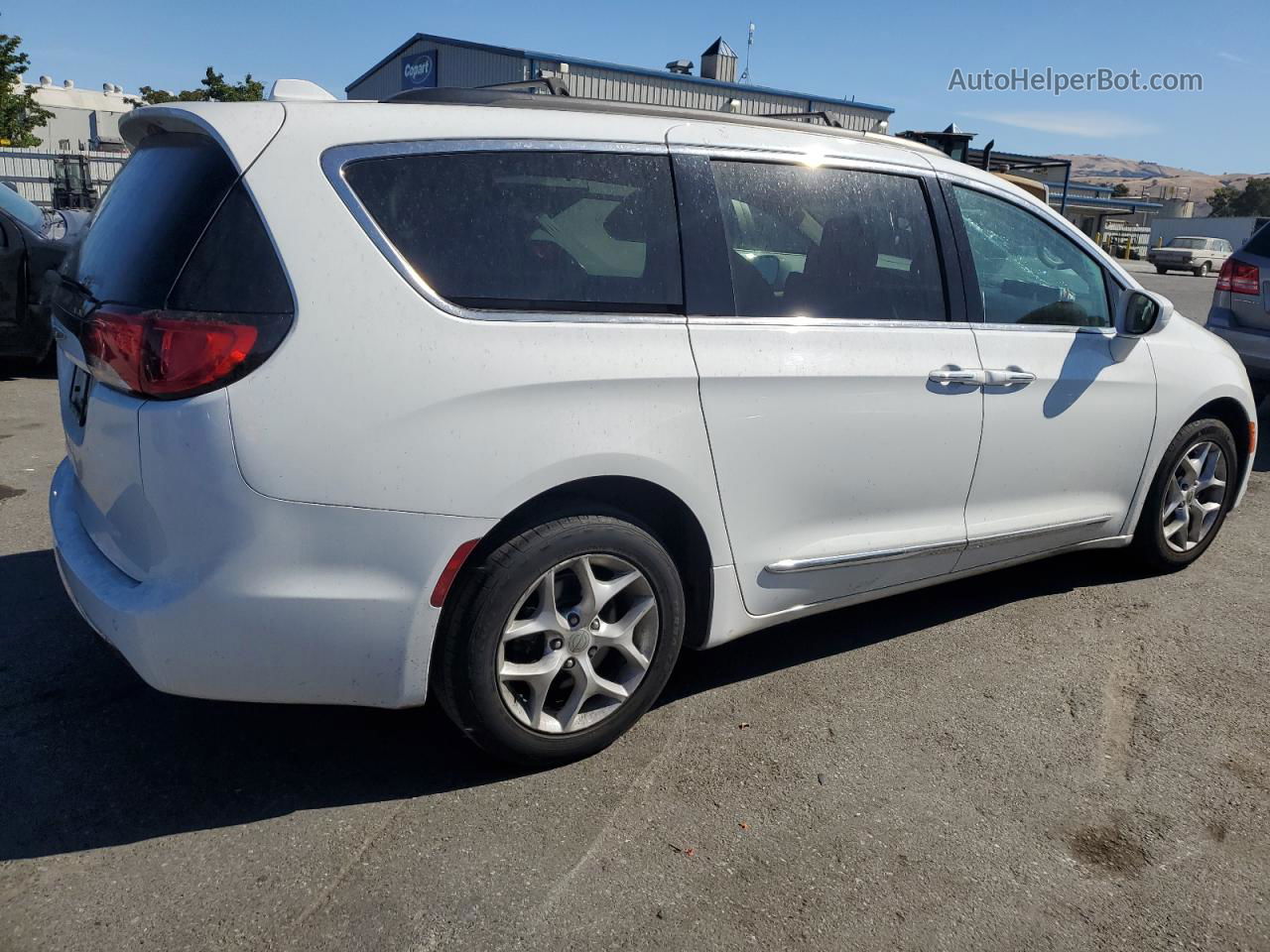 2017 Chrysler Pacifica Touring L White vin: 2C4RC1BG3HR587844