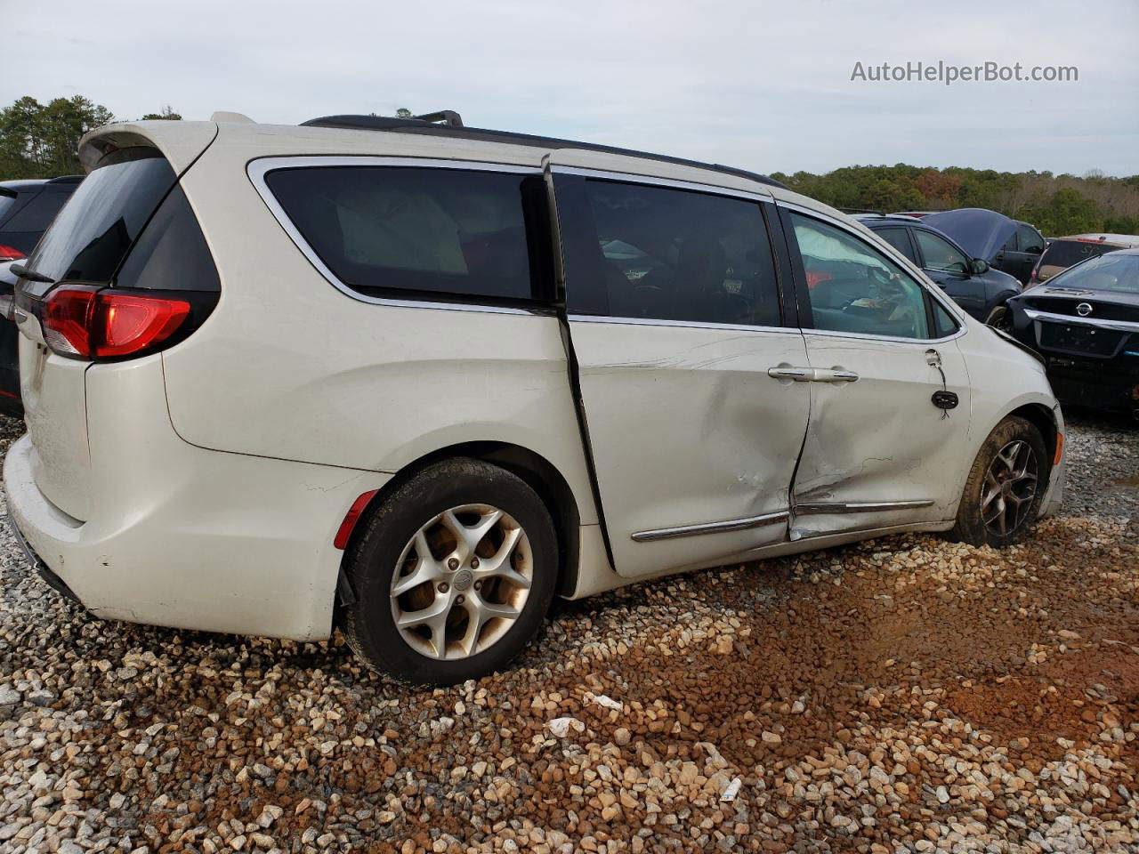 2017 Chrysler Pacifica Touring L Кремовый vin: 2C4RC1BG3HR610796