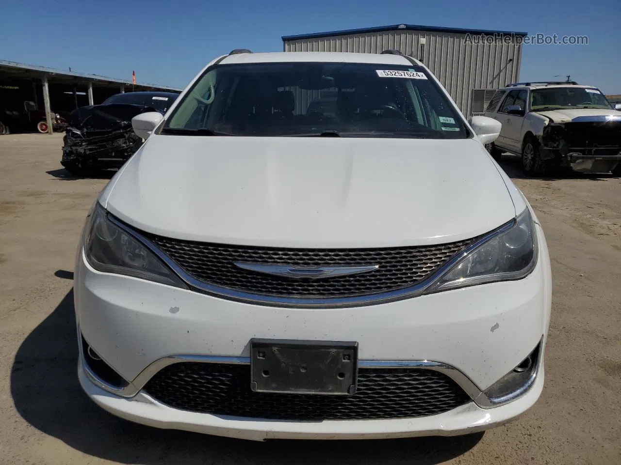 2017 Chrysler Pacifica Touring L White vin: 2C4RC1BG3HR621331