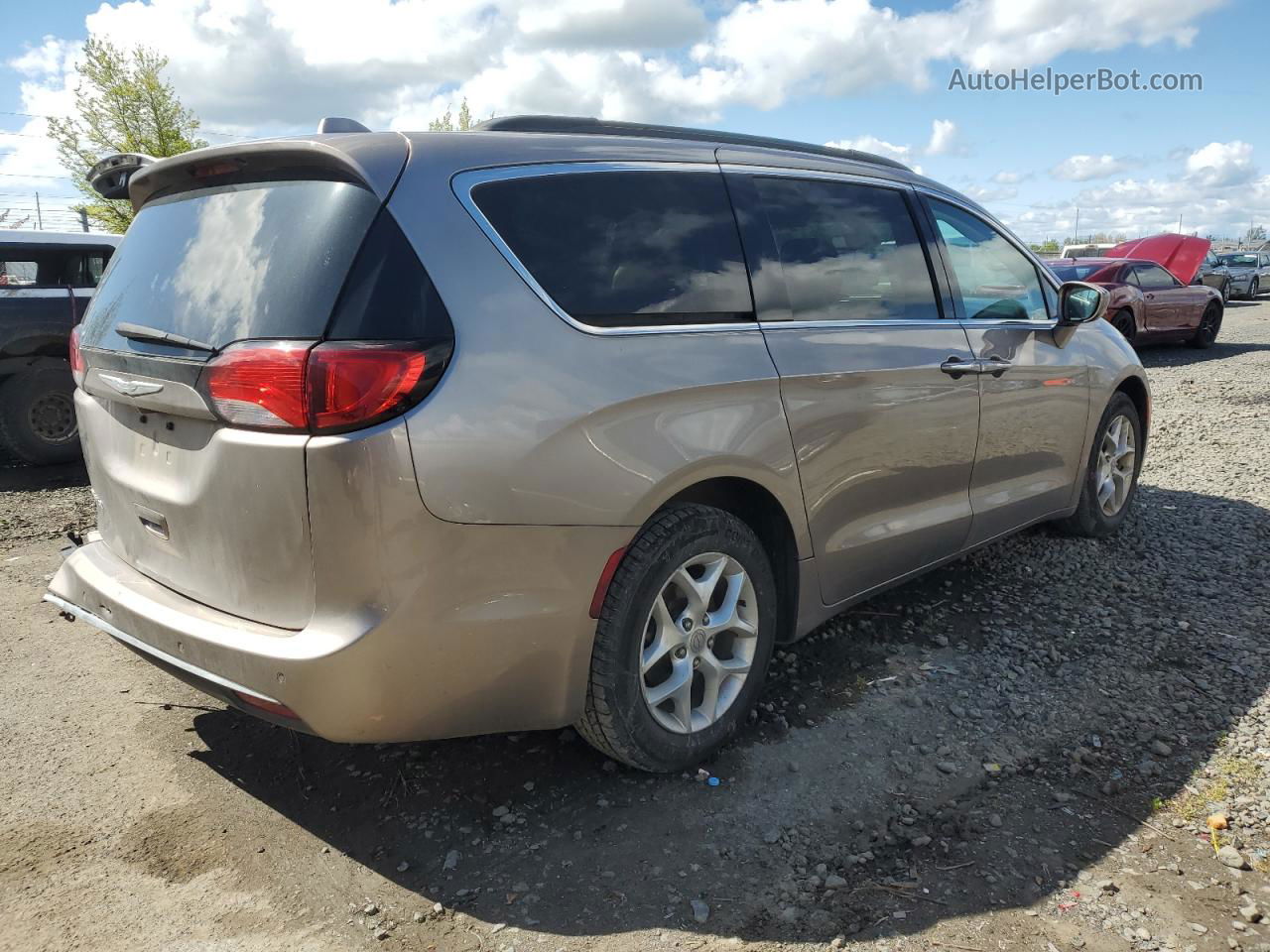 2017 Chrysler Pacifica Touring L Желто-коричневый vin: 2C4RC1BG3HR628683