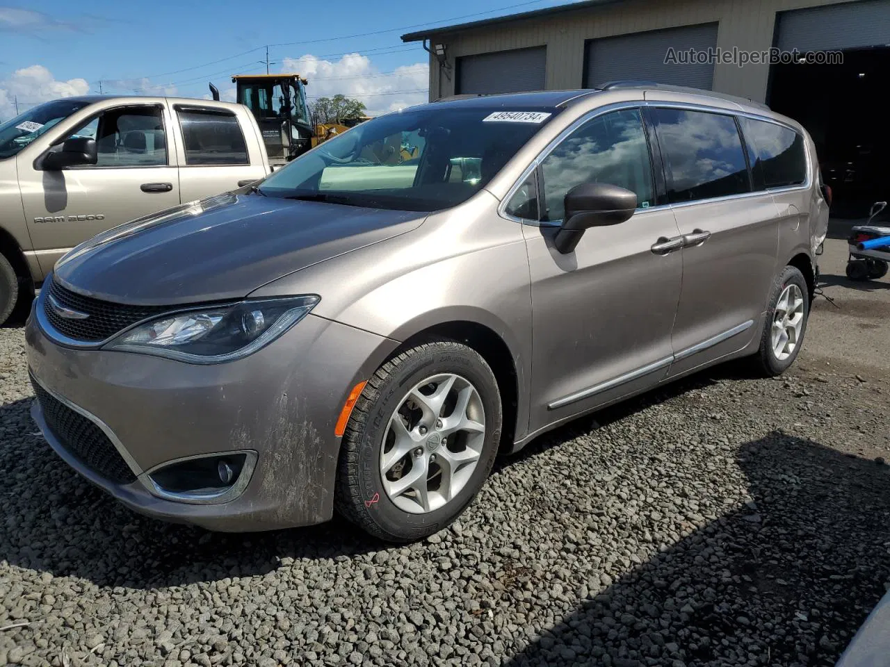 2017 Chrysler Pacifica Touring L Желто-коричневый vin: 2C4RC1BG3HR628683