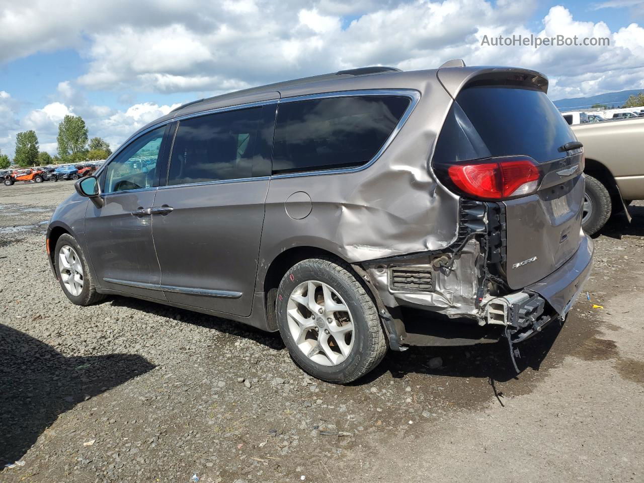 2017 Chrysler Pacifica Touring L Желто-коричневый vin: 2C4RC1BG3HR628683