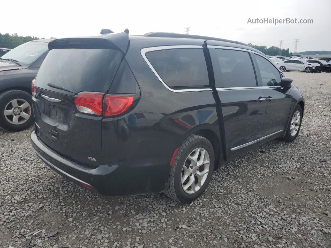 2017 Chrysler Pacifica Touring L Black vin: 2C4RC1BG3HR668312