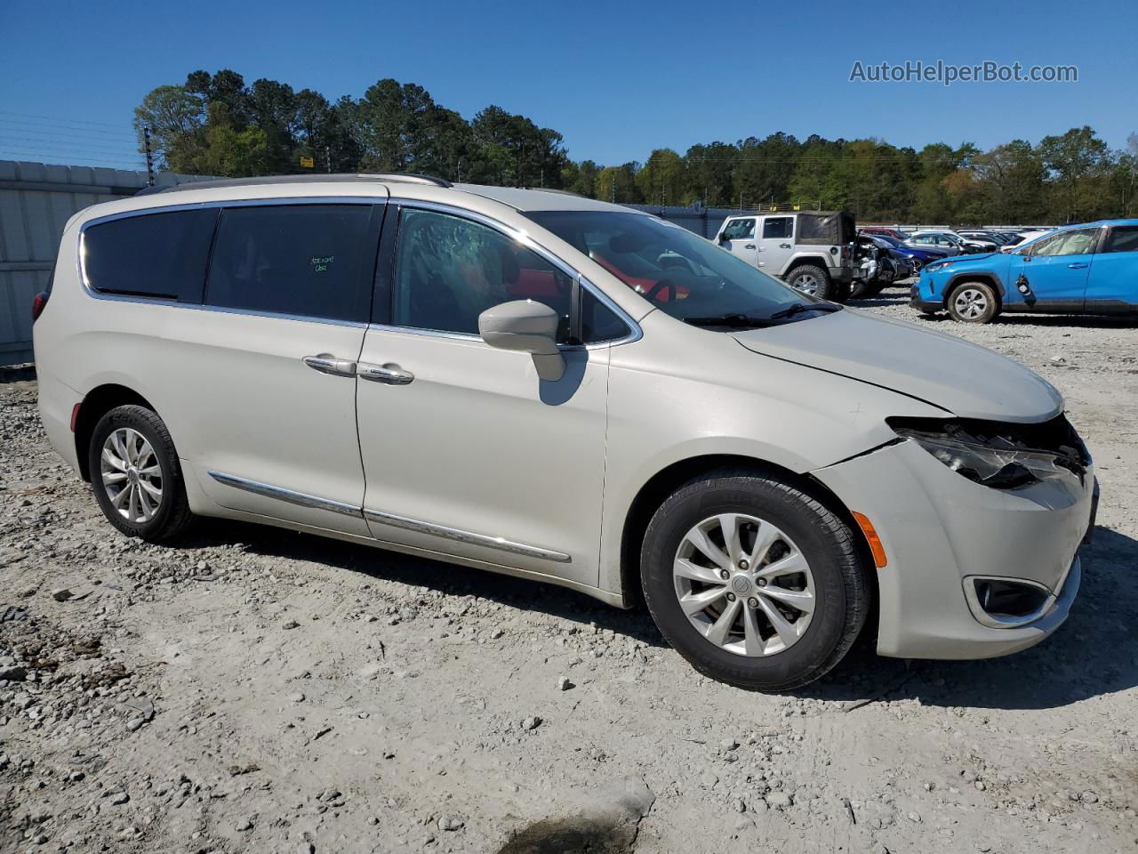 2017 Chrysler Pacifica Touring L Cream vin: 2C4RC1BG3HR839740