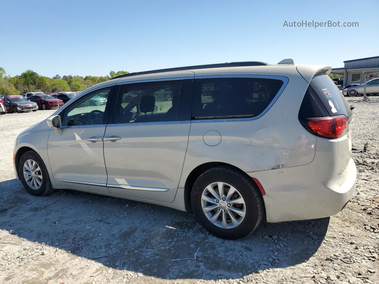 2017 Chrysler Pacifica Touring L Кремовый vin: 2C4RC1BG3HR839740