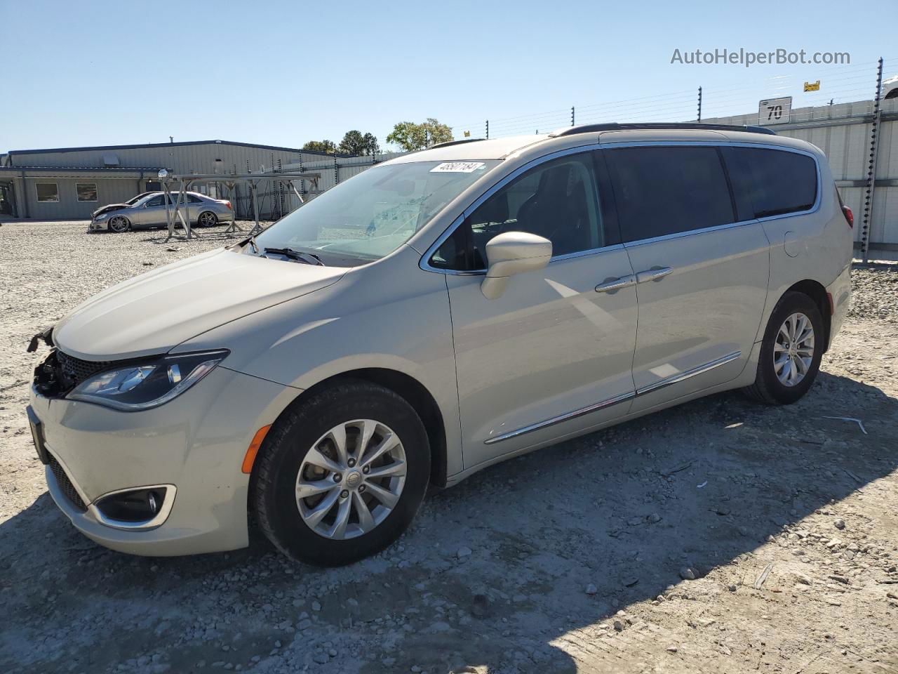 2017 Chrysler Pacifica Touring L Кремовый vin: 2C4RC1BG3HR839740