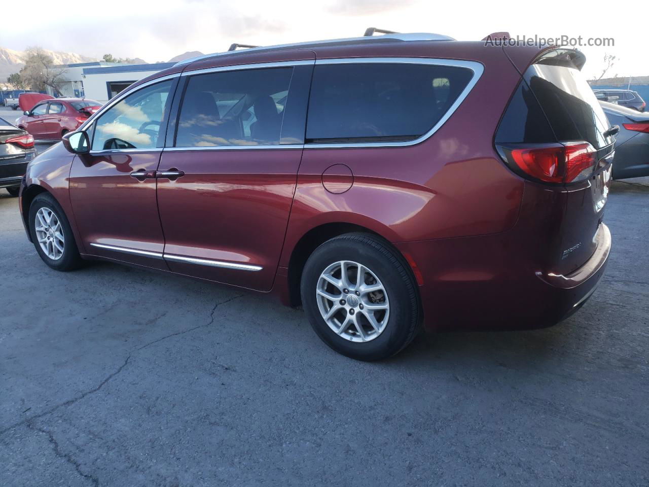 2020 Chrysler Pacifica Touring L Maroon vin: 2C4RC1BG3LR136924