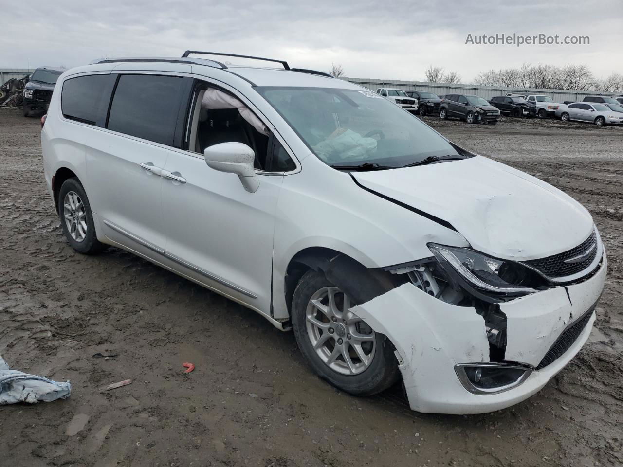 2020 Chrysler Pacifica Touring L White vin: 2C4RC1BG3LR275581