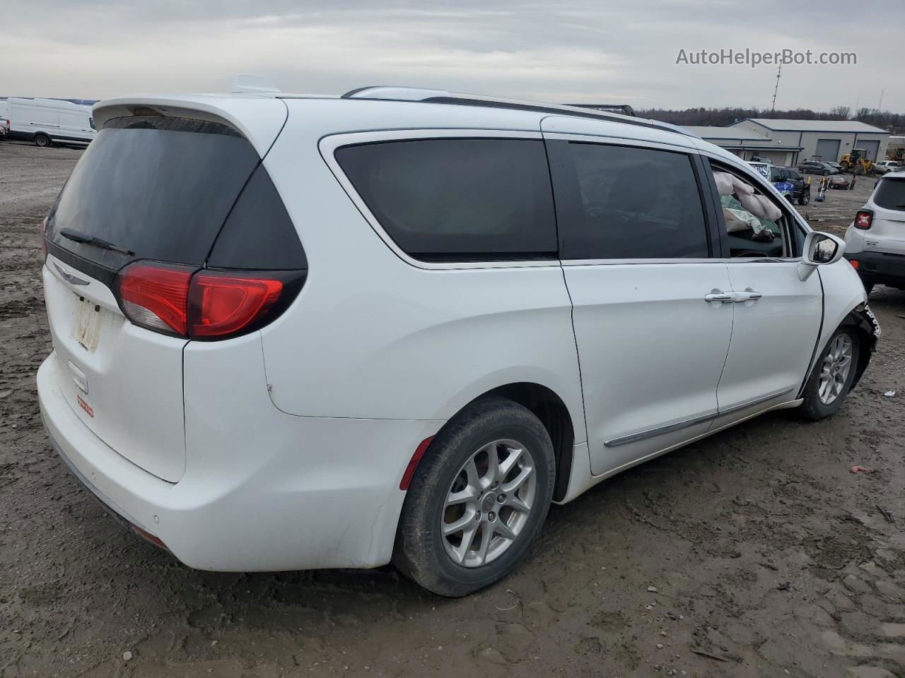 2020 Chrysler Pacifica Touring L White vin: 2C4RC1BG3LR275581