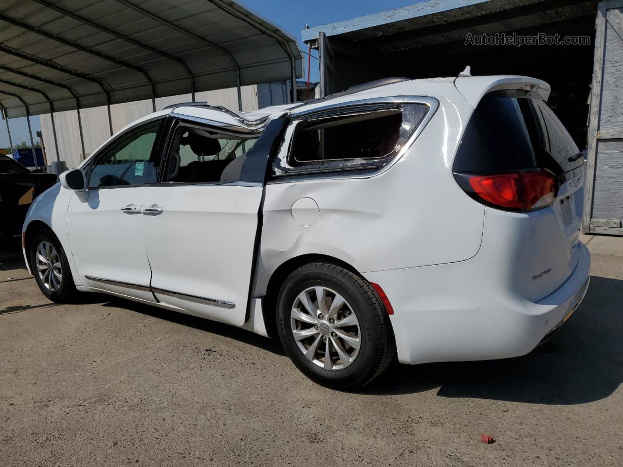 2017 Chrysler Pacifica Touring L White vin: 2C4RC1BG4HR527426