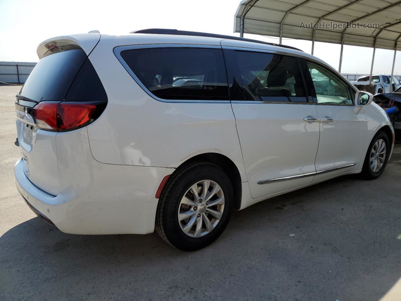 2017 Chrysler Pacifica Touring L White vin: 2C4RC1BG4HR527426