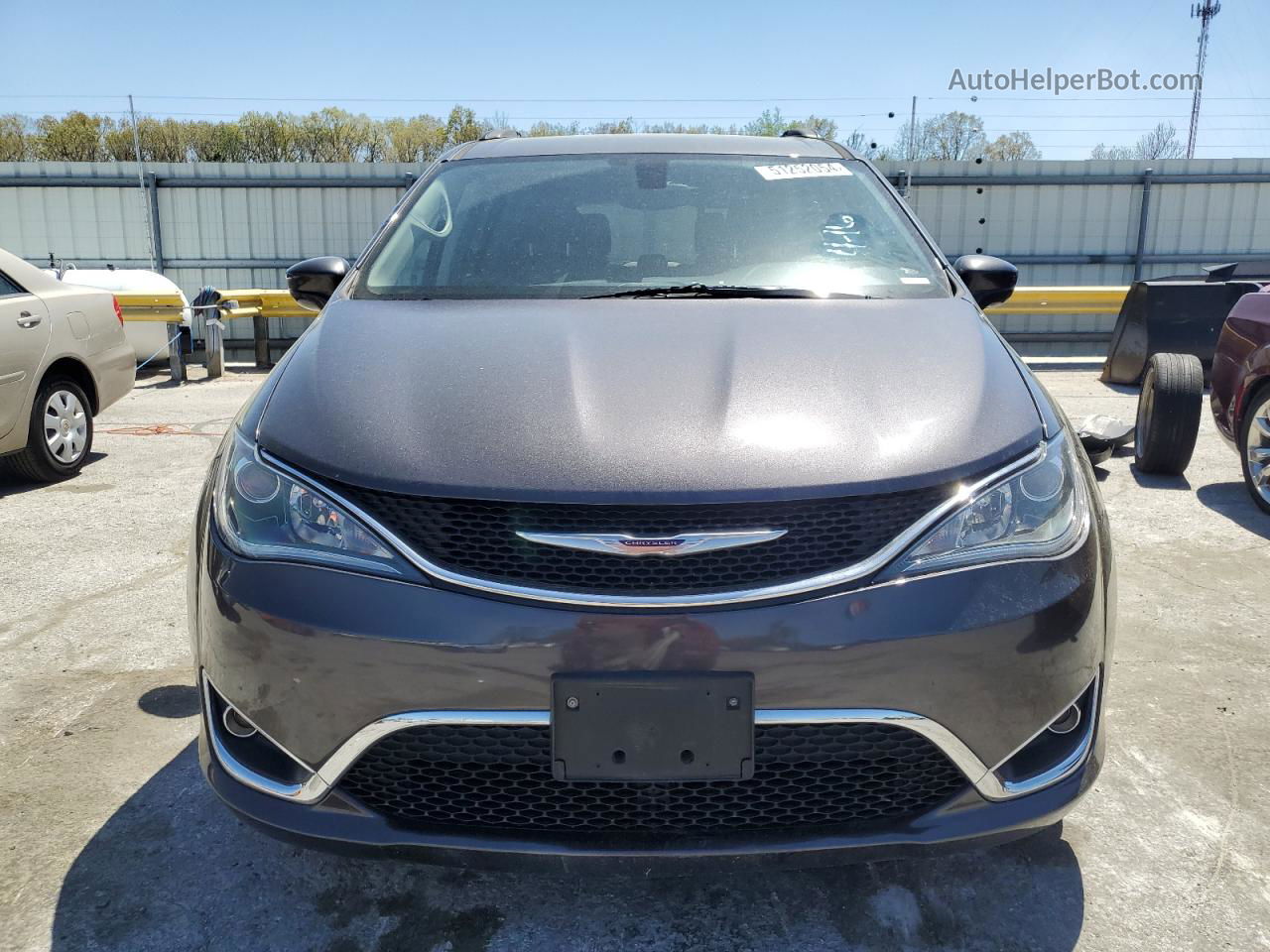 2017 Chrysler Pacifica Touring L Gray vin: 2C4RC1BG4HR583656