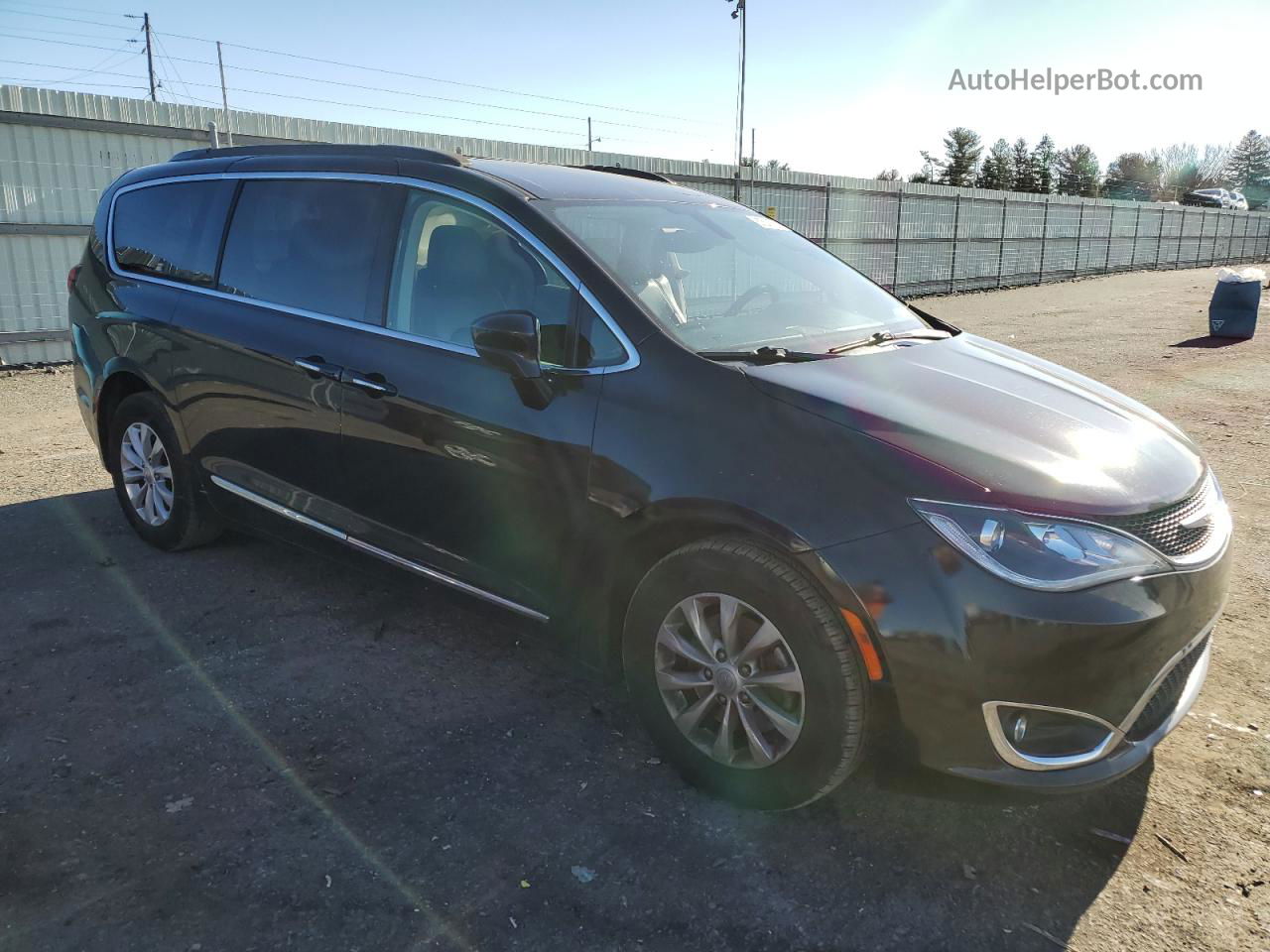 2017 Chrysler Pacifica Touring L Black vin: 2C4RC1BG4HR771805