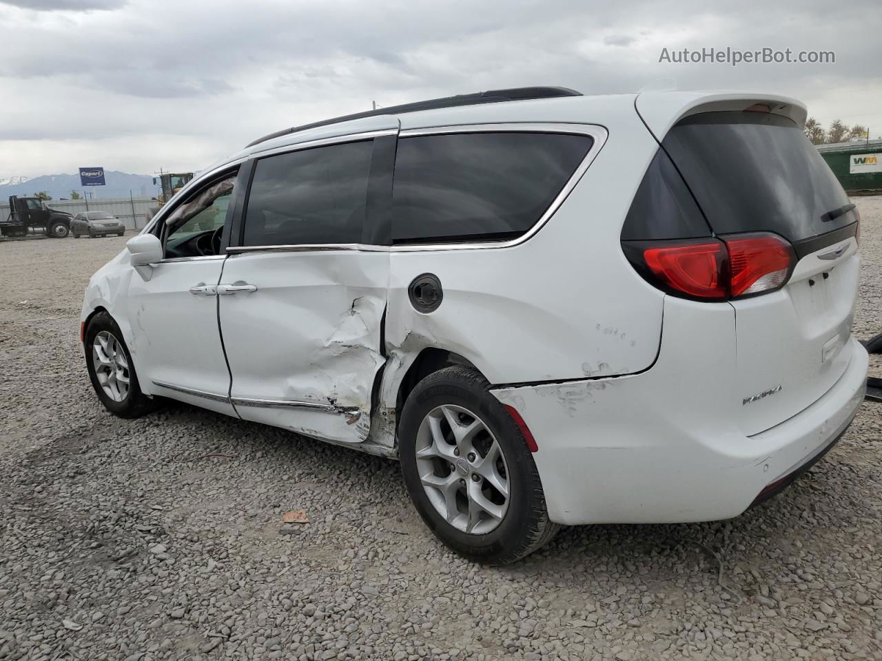 2017 Chrysler Pacifica Touring L White vin: 2C4RC1BG4HR785140