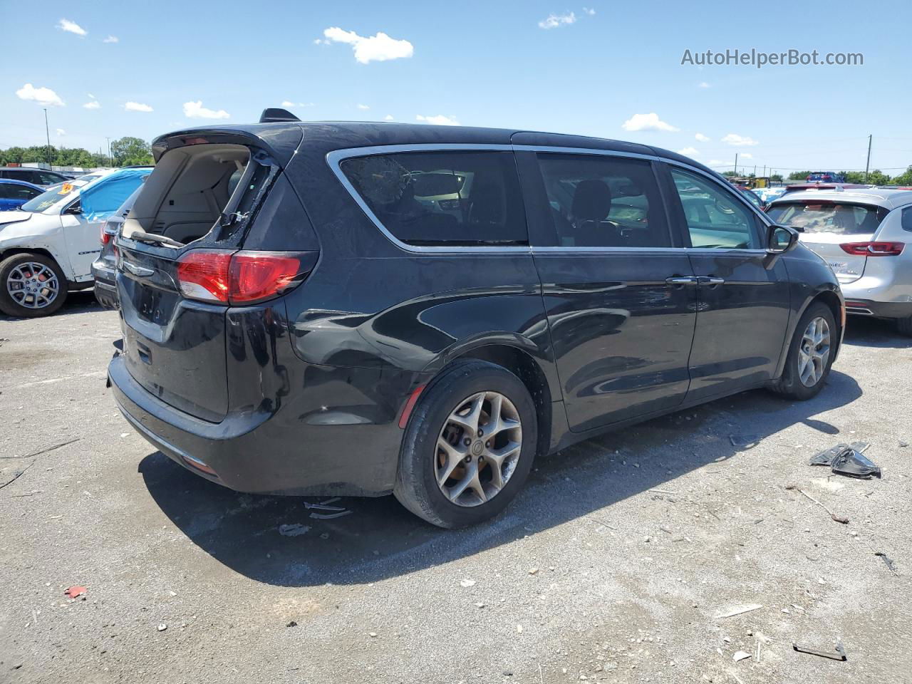 2017 Chrysler Pacifica Touring L Black vin: 2C4RC1BG4HR796106