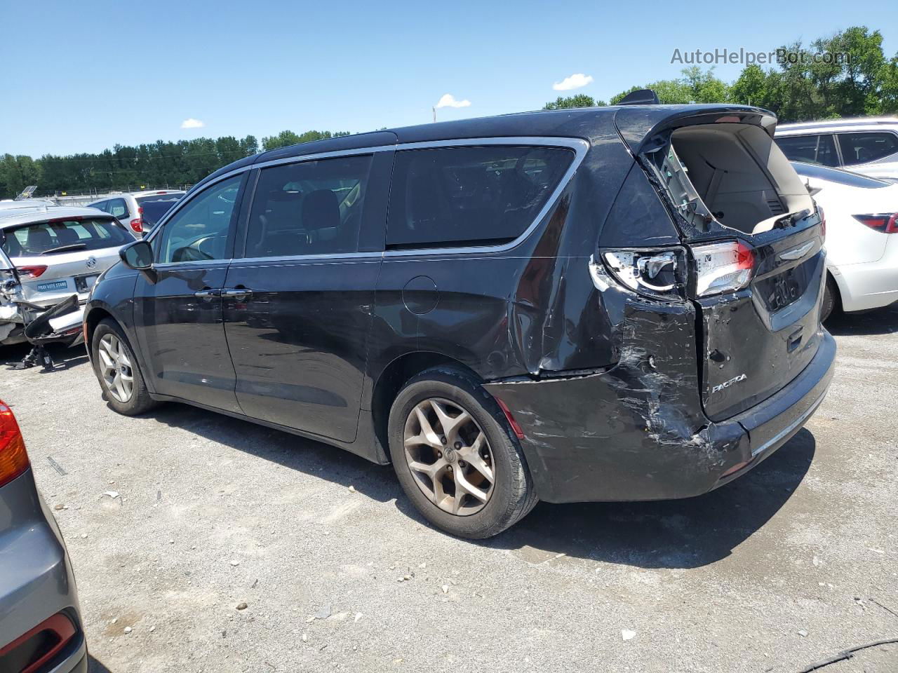 2017 Chrysler Pacifica Touring L Black vin: 2C4RC1BG4HR796106