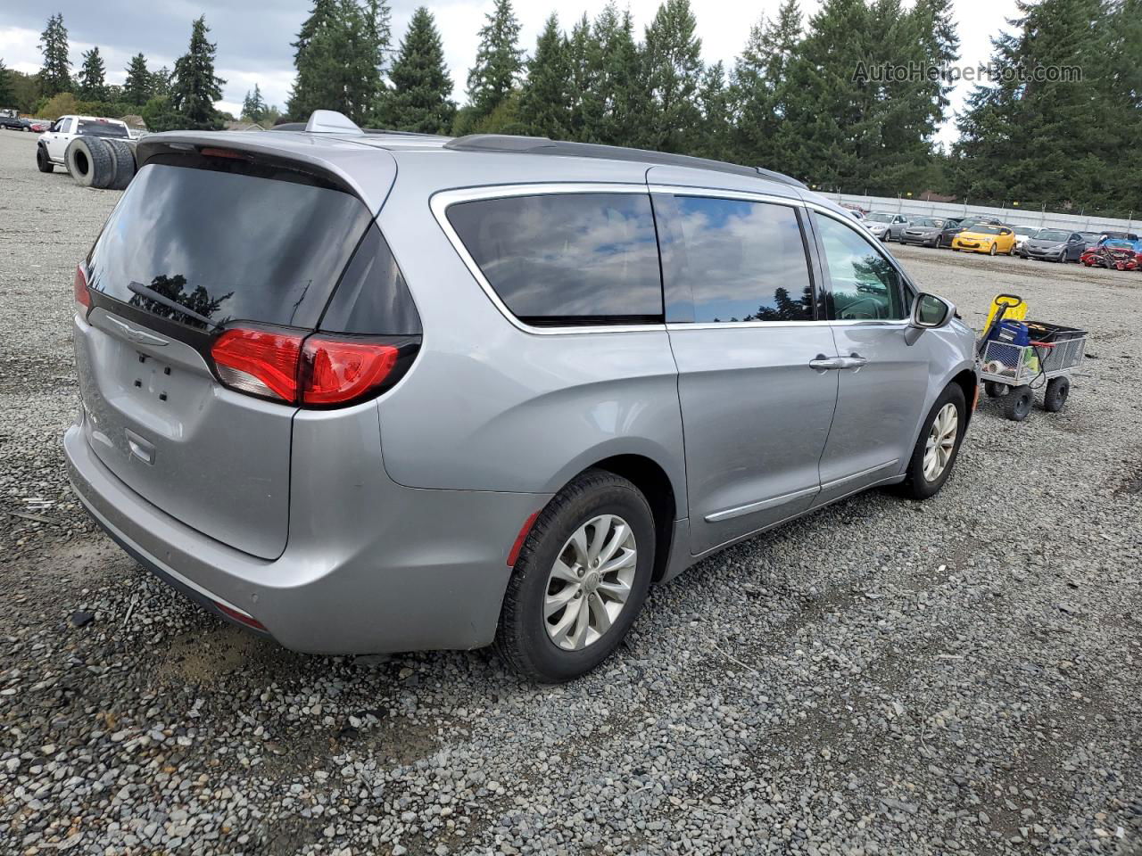 2017 Chrysler Pacifica Touring L Silver vin: 2C4RC1BG5HR516791