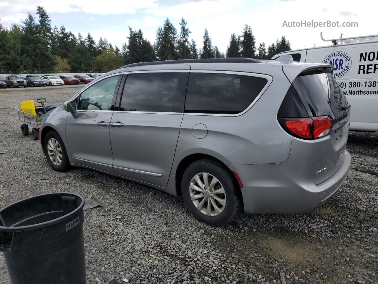 2017 Chrysler Pacifica Touring L Silver vin: 2C4RC1BG5HR516791