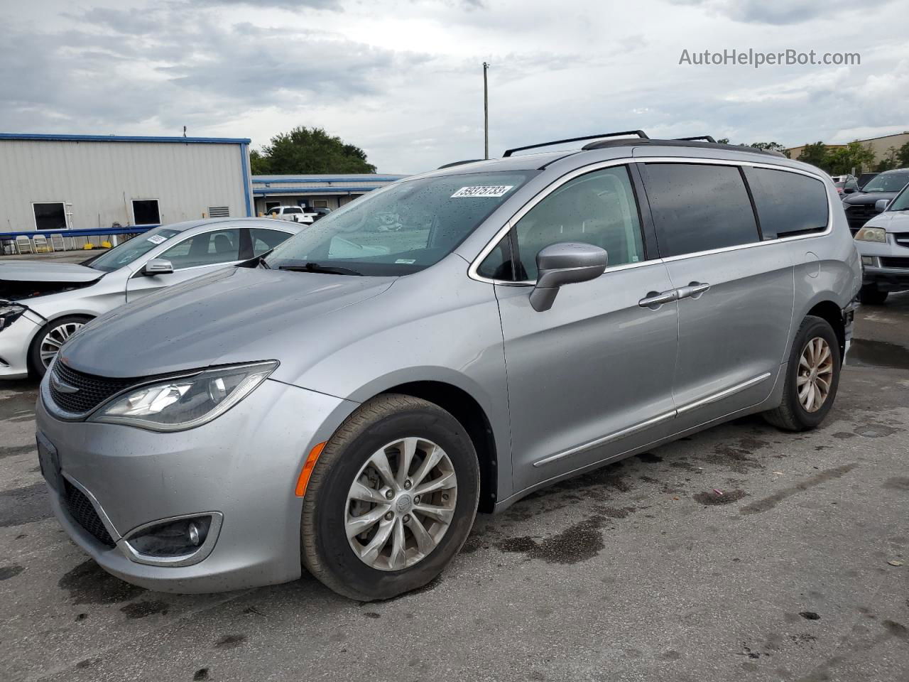 2017 Chrysler Pacifica Touring L Silver vin: 2C4RC1BG5HR530061