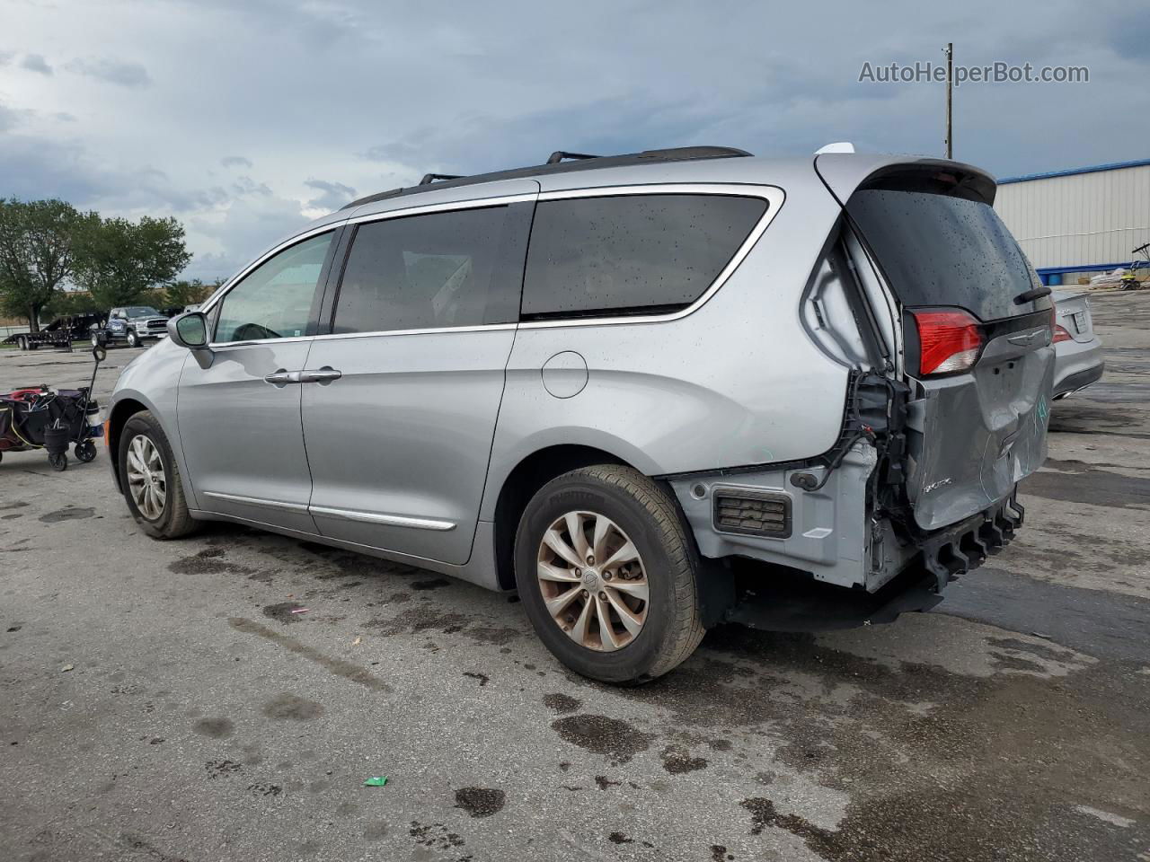 2017 Chrysler Pacifica Touring L Silver vin: 2C4RC1BG5HR530061