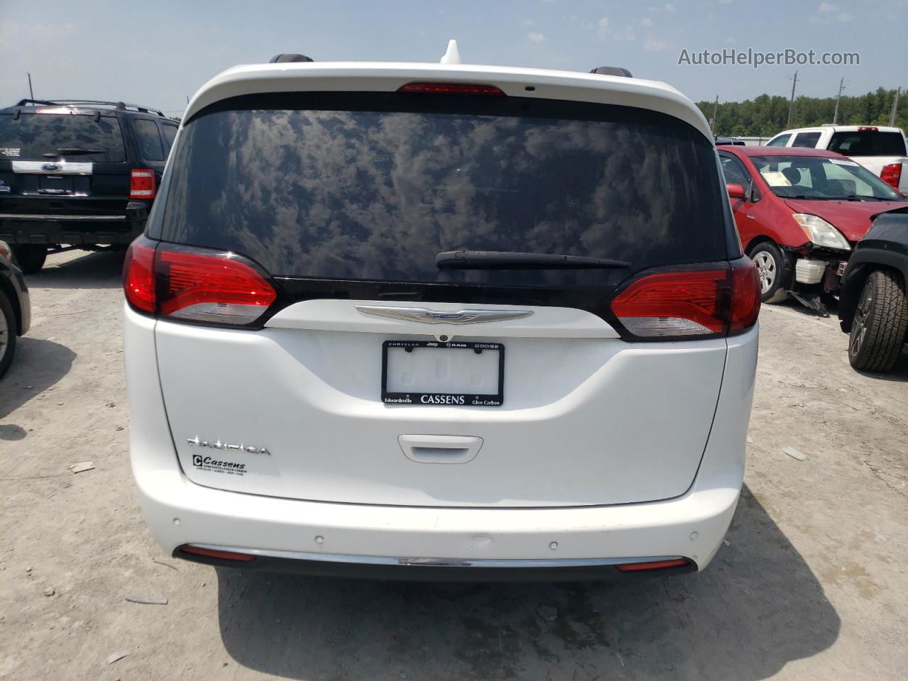 2017 Chrysler Pacifica Touring L White vin: 2C4RC1BG5HR708261