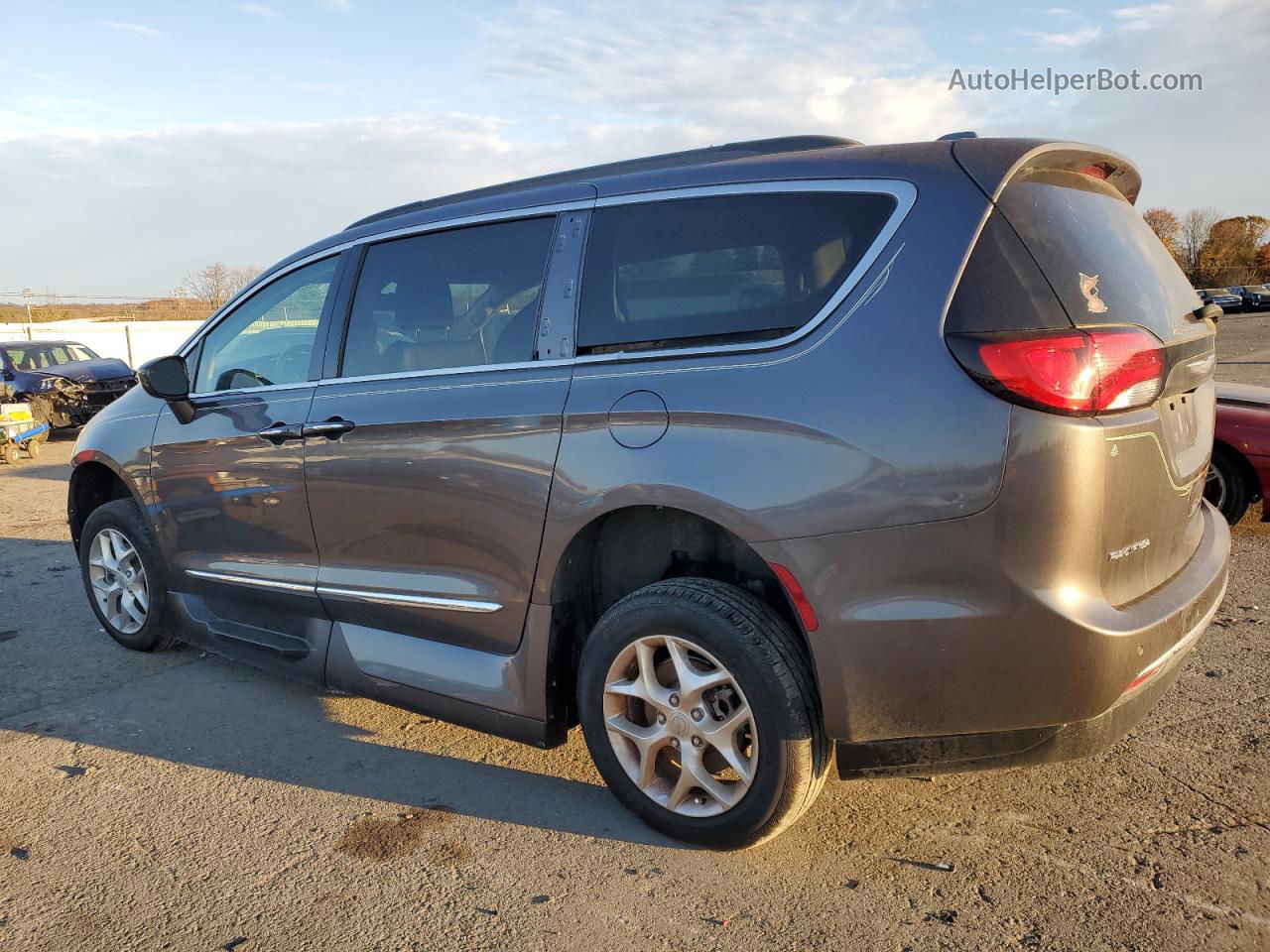 2017 Chrysler Pacifica Touring L Brown vin: 2C4RC1BG5HR759453