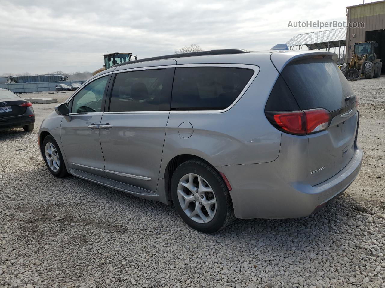 2017 Chrysler Pacifica Touring L Gray vin: 2C4RC1BG5HR769688