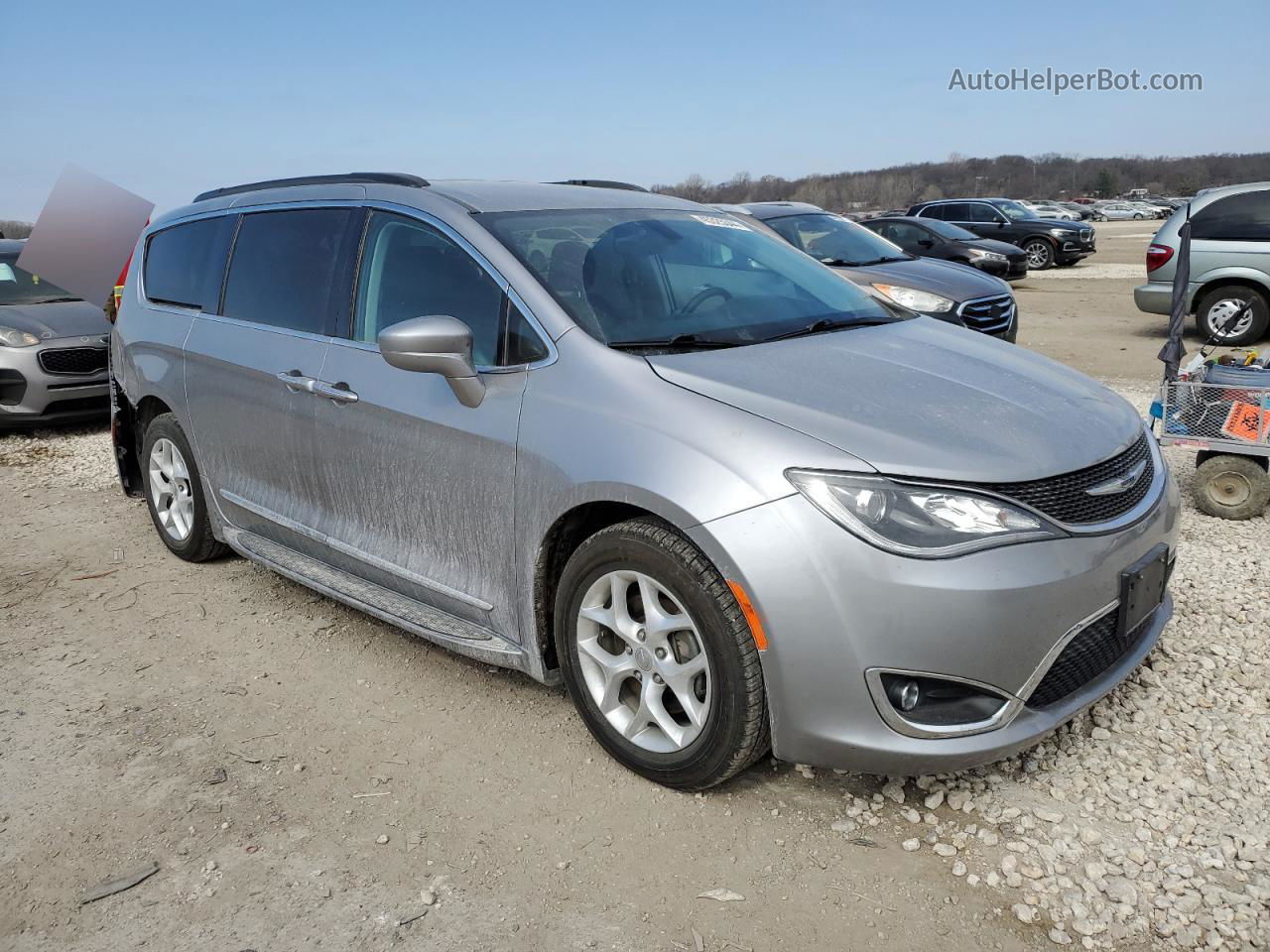 2017 Chrysler Pacifica Touring L Gray vin: 2C4RC1BG5HR769688