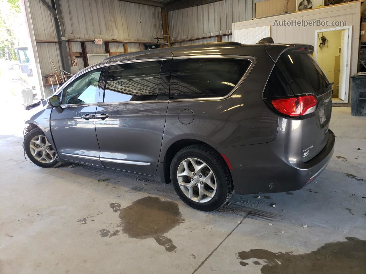 2017 Chrysler Pacifica Touring L Gray vin: 2C4RC1BG5HR816010