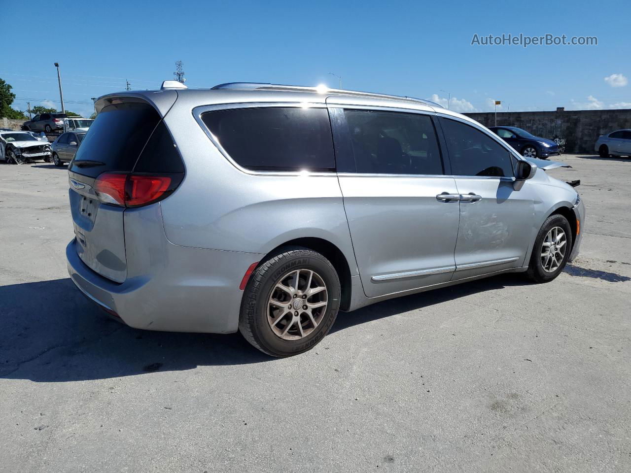 2020 Chrysler Pacifica Touring L Silver vin: 2C4RC1BG5LR272696