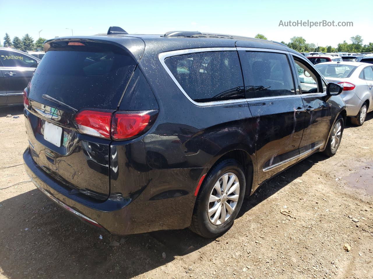 2017 Chrysler Pacifica Touring L Black vin: 2C4RC1BG6HR654100