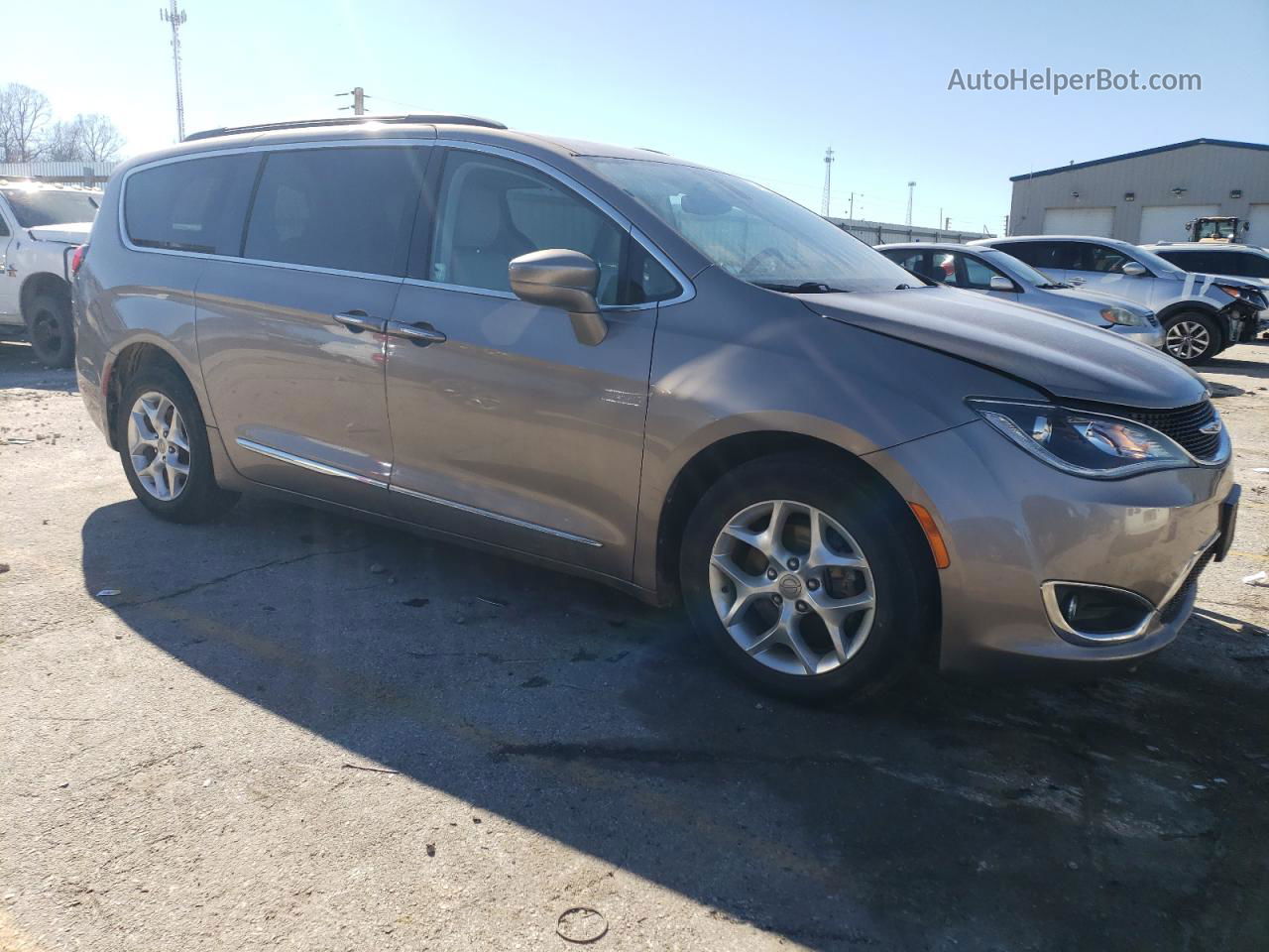 2017 Chrysler Pacifica Touring L Tan vin: 2C4RC1BG6HR661273