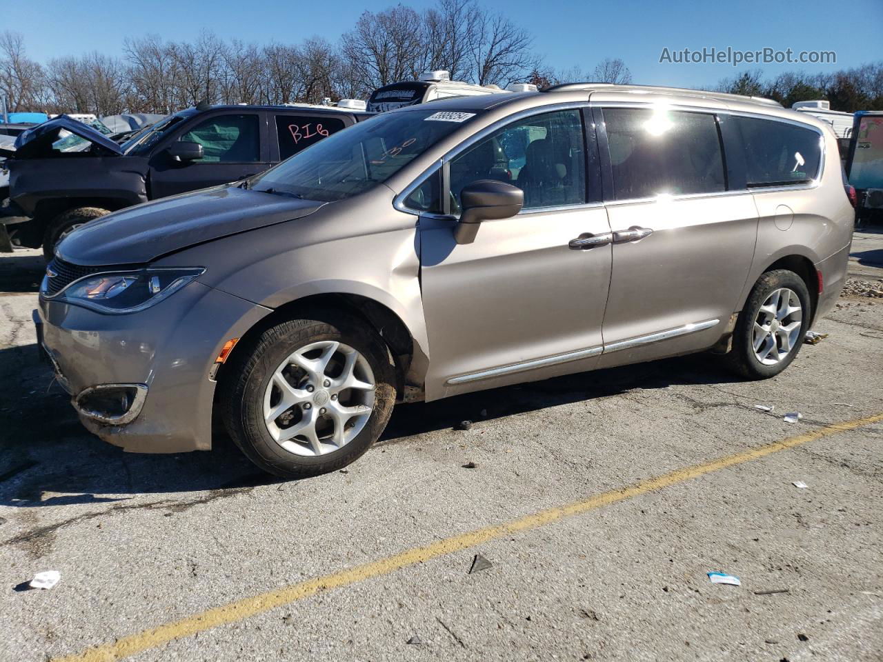 2017 Chrysler Pacifica Touring L Tan vin: 2C4RC1BG6HR661273