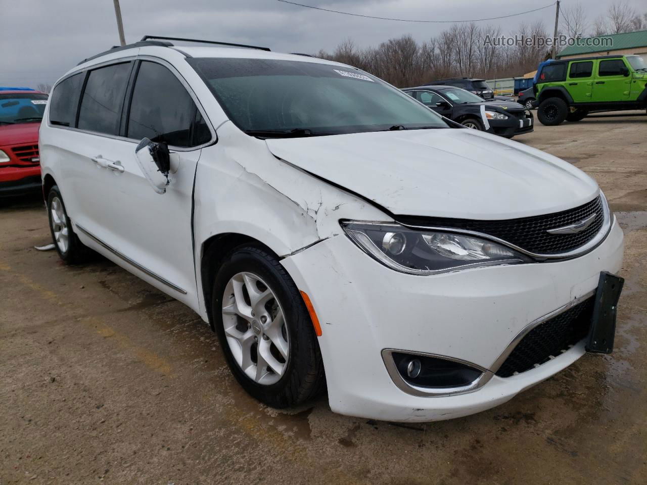 2017 Chrysler Pacifica Touring L White vin: 2C4RC1BG6HR820289