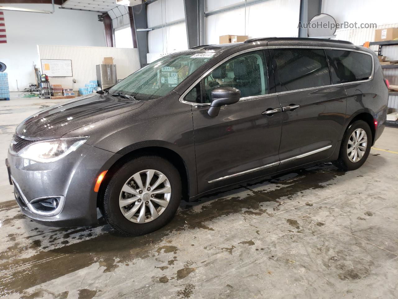 2017 Chrysler Pacifica Touring L Gray vin: 2C4RC1BG6HR823726