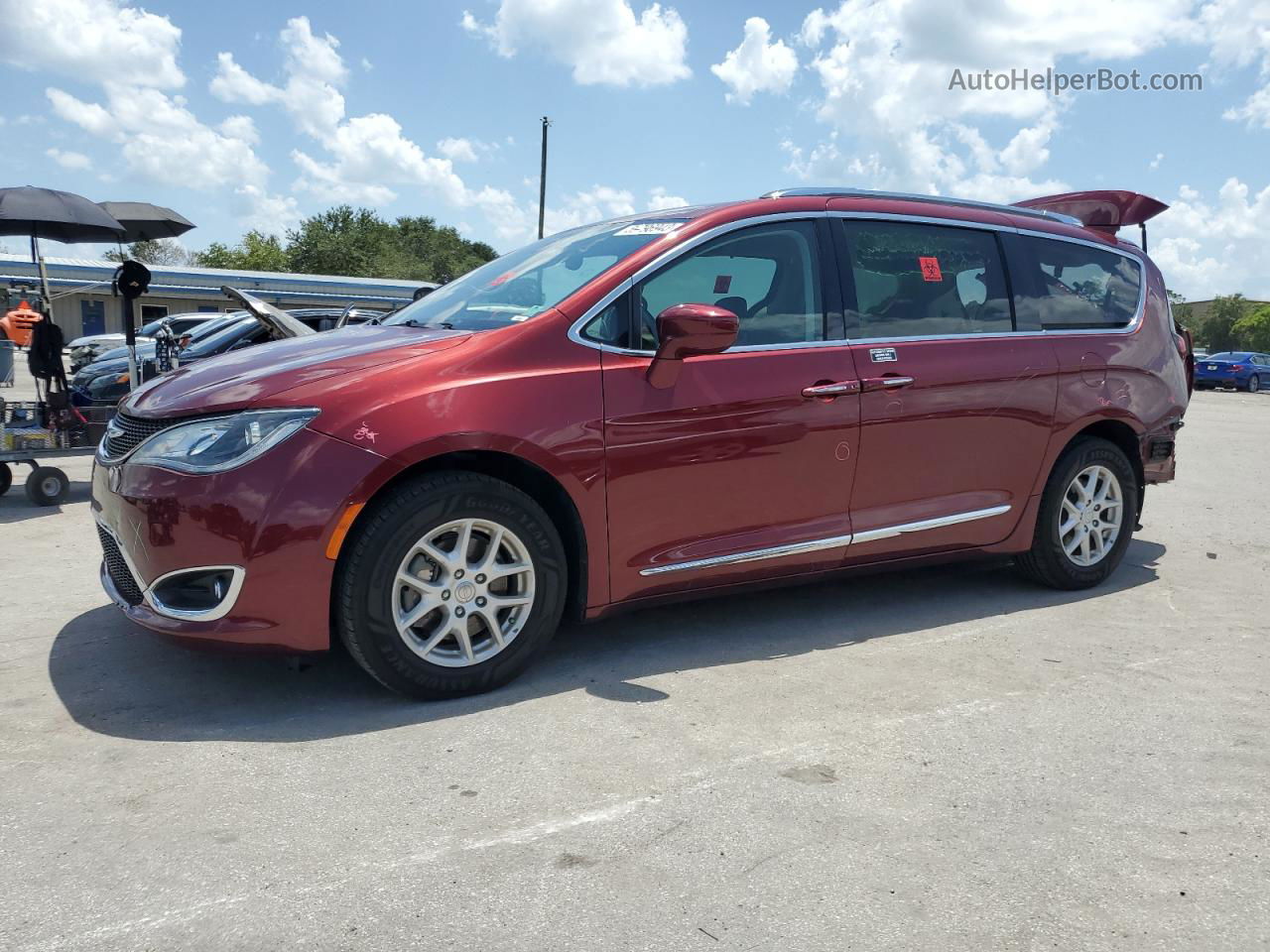 2020 Chrysler Pacifica Touring L Red vin: 2C4RC1BG6LR125786