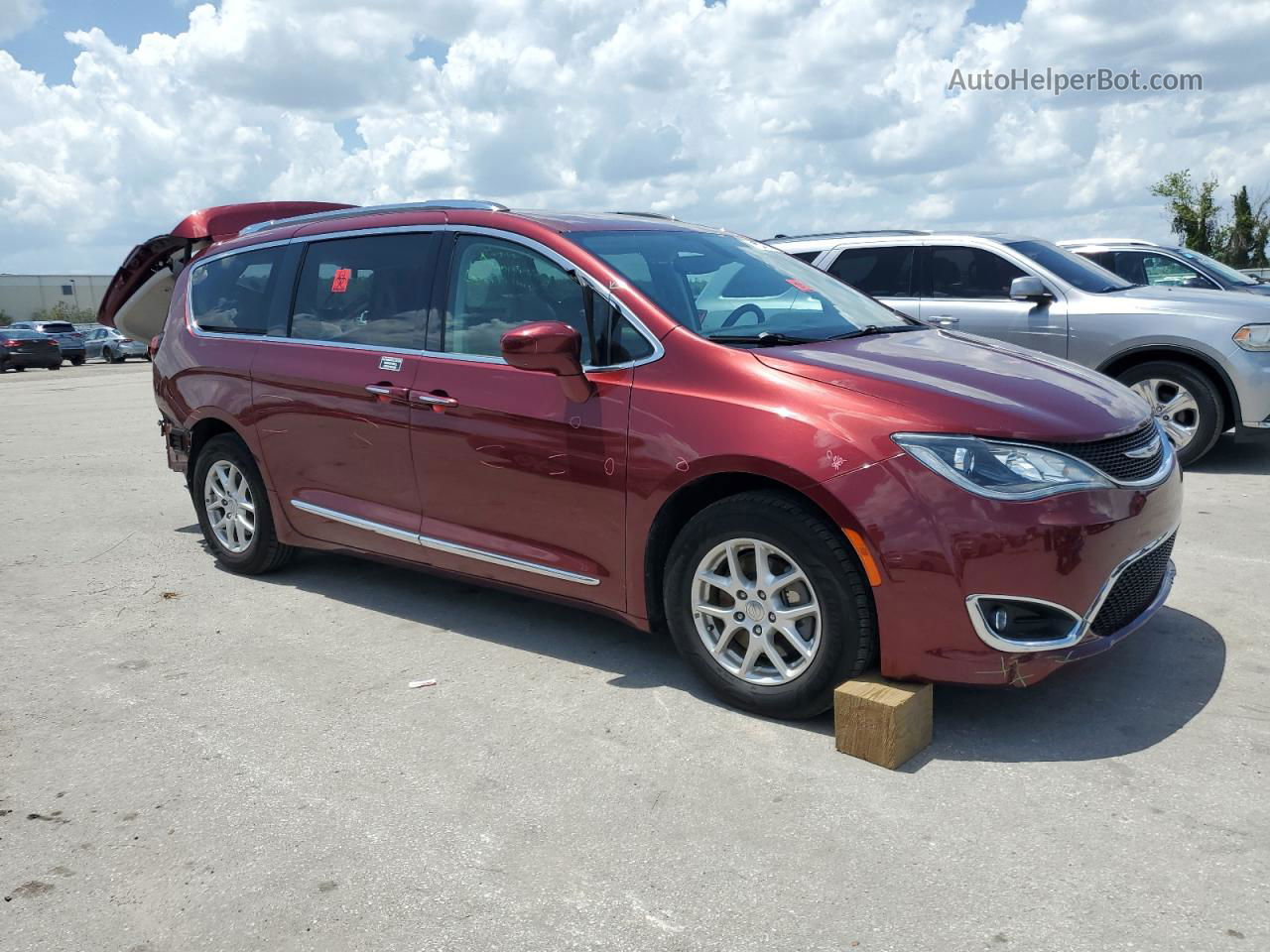 2020 Chrysler Pacifica Touring L Red vin: 2C4RC1BG6LR125786