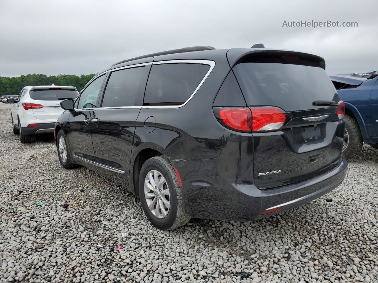 2017 Chrysler Pacifica Touring L Black vin: 2C4RC1BG7HR535472