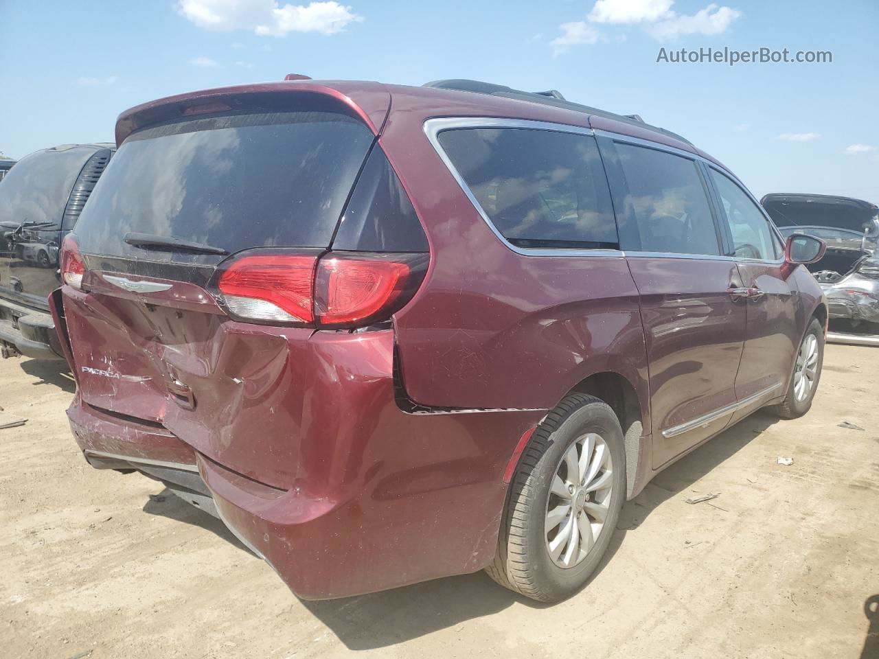 2017 Chrysler Pacifica Touring L Red vin: 2C4RC1BG7HR552188