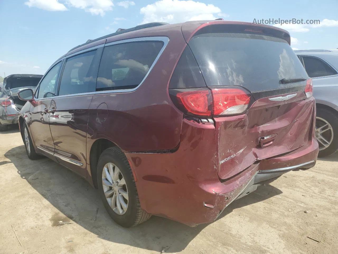 2017 Chrysler Pacifica Touring L Red vin: 2C4RC1BG7HR552188