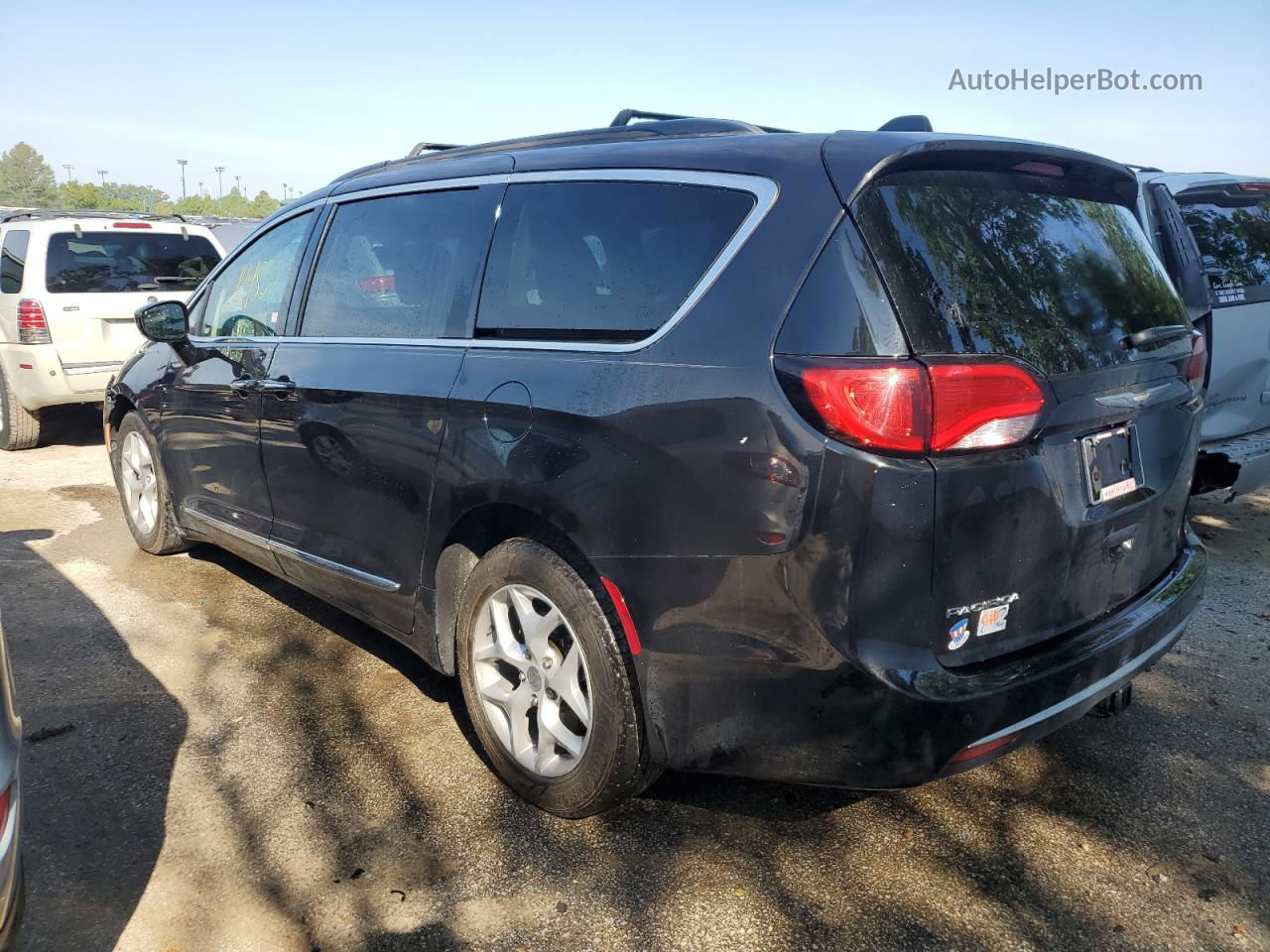 2017 Chrysler Pacifica Touring L Black vin: 2C4RC1BG7HR570626