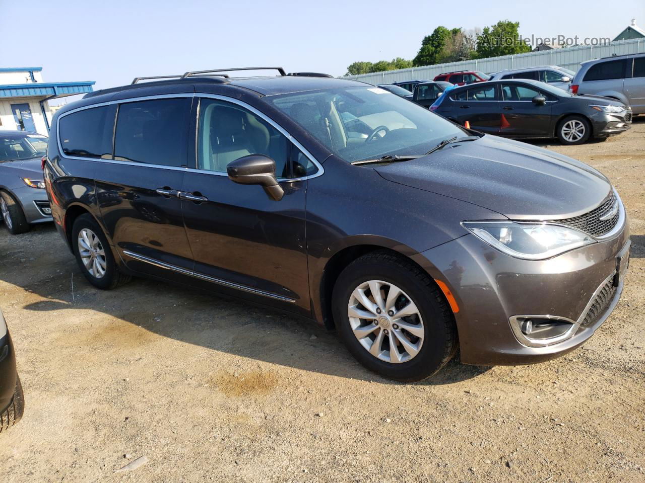 2017 Chrysler Pacifica Touring L Gray vin: 2C4RC1BG7HR670032