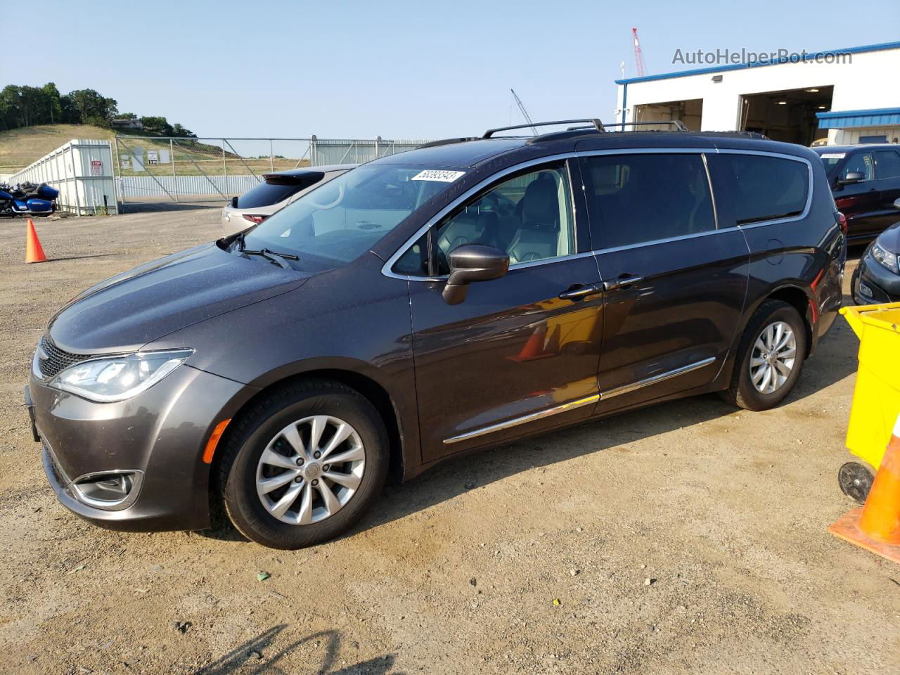 2017 Chrysler Pacifica Touring L Gray vin: 2C4RC1BG7HR670032